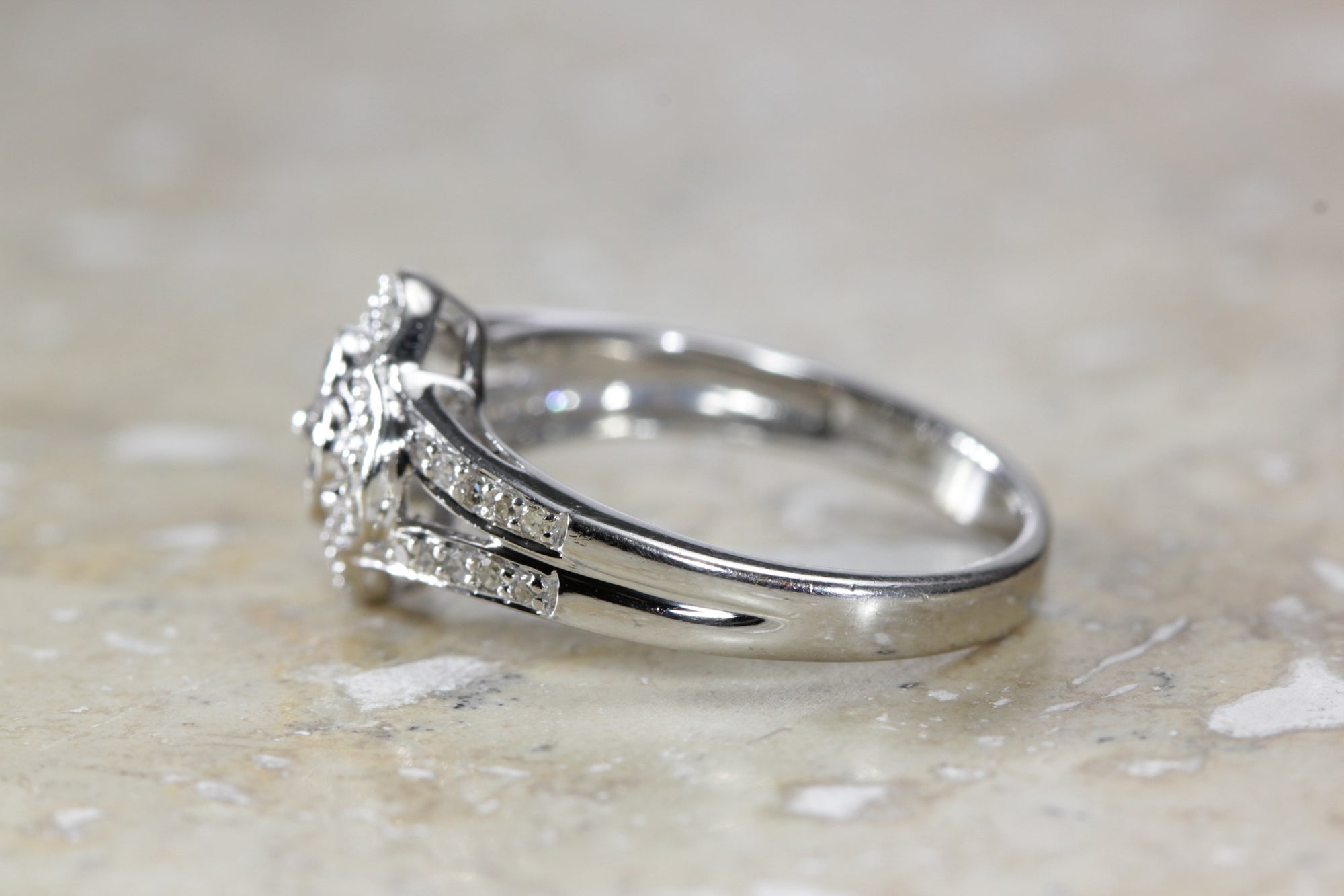 ANTIQUE 14k WHITE GOLD LADIES RING WHITE & BLUE DIAMONDS