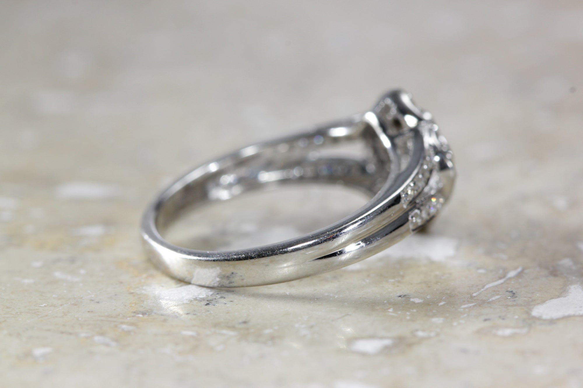 ANTIQUE 14k WHITE GOLD LADIES RING WHITE & BLUE DIAMONDS