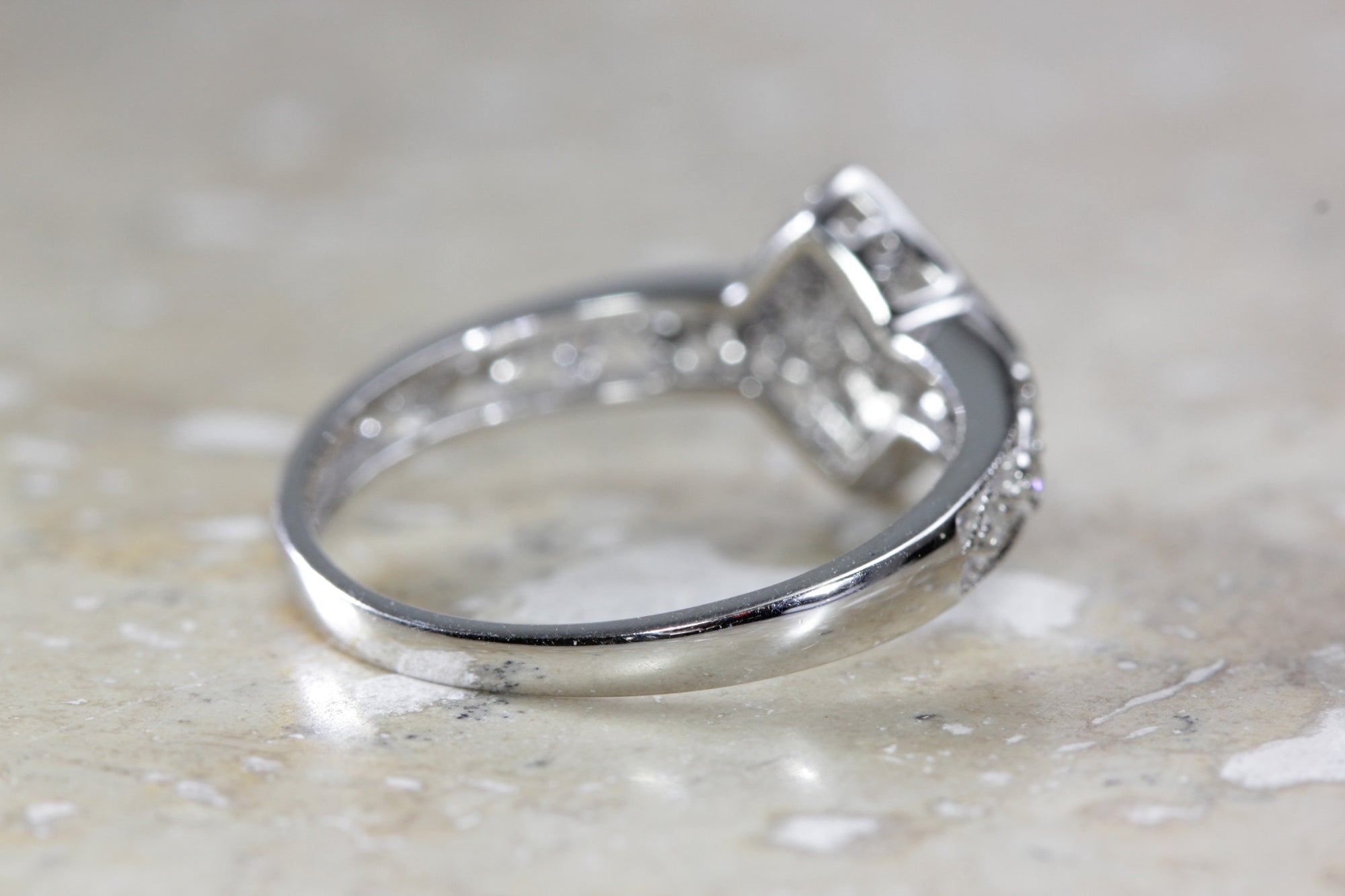 WHITE GOLD DIAMOND LADIES BAND RING 14k