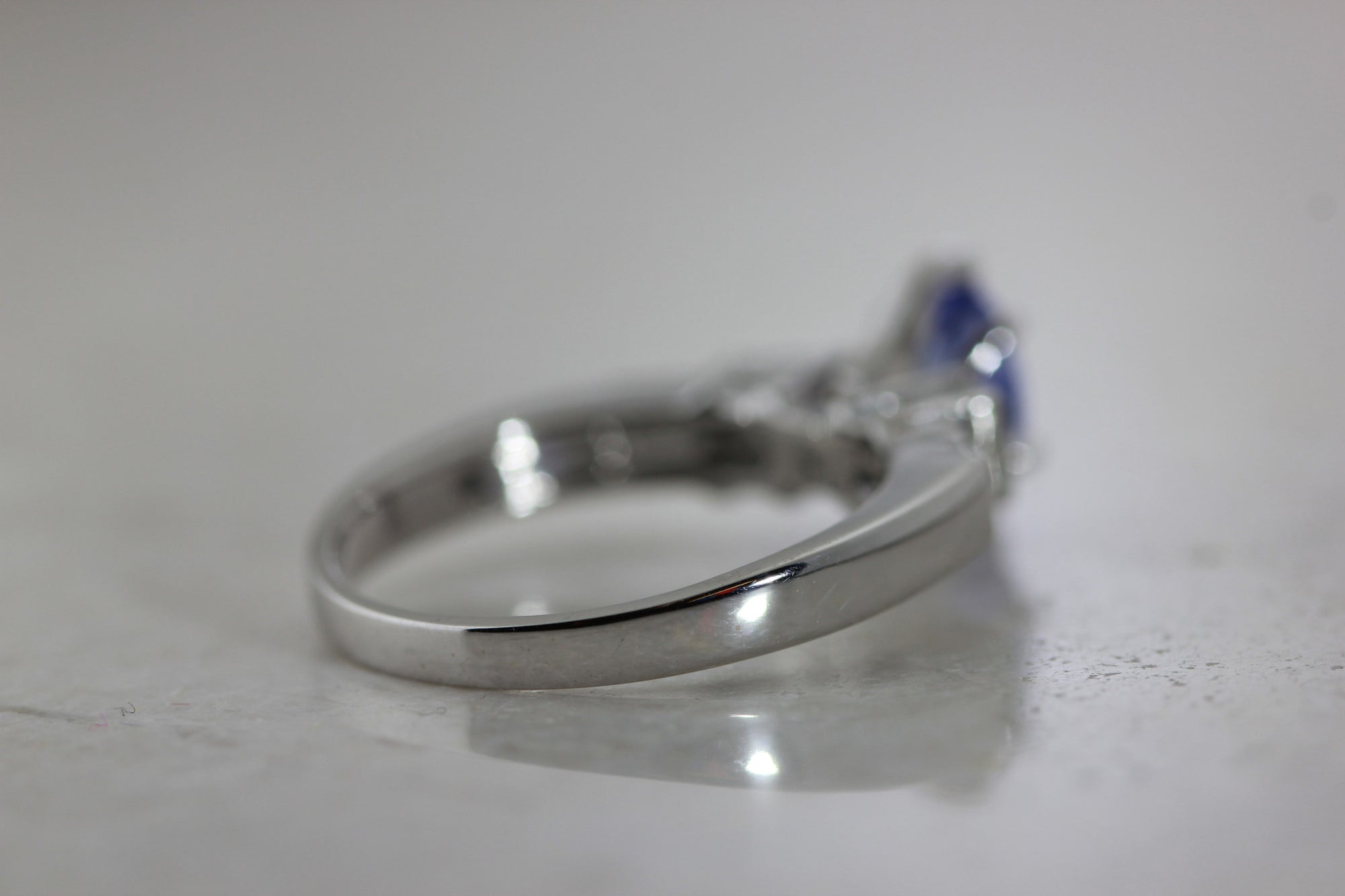 VINTAGE OVAL SHAPE ENGAGEMENT RING 14K WHITE GOLD LADIES TANZANITE & DIAMOND