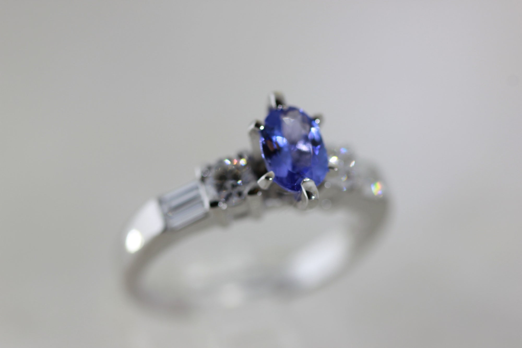 VINTAGE OVAL SHAPE ENGAGEMENT RING 14K WHITE GOLD LADIES TANZANITE & DIAMOND