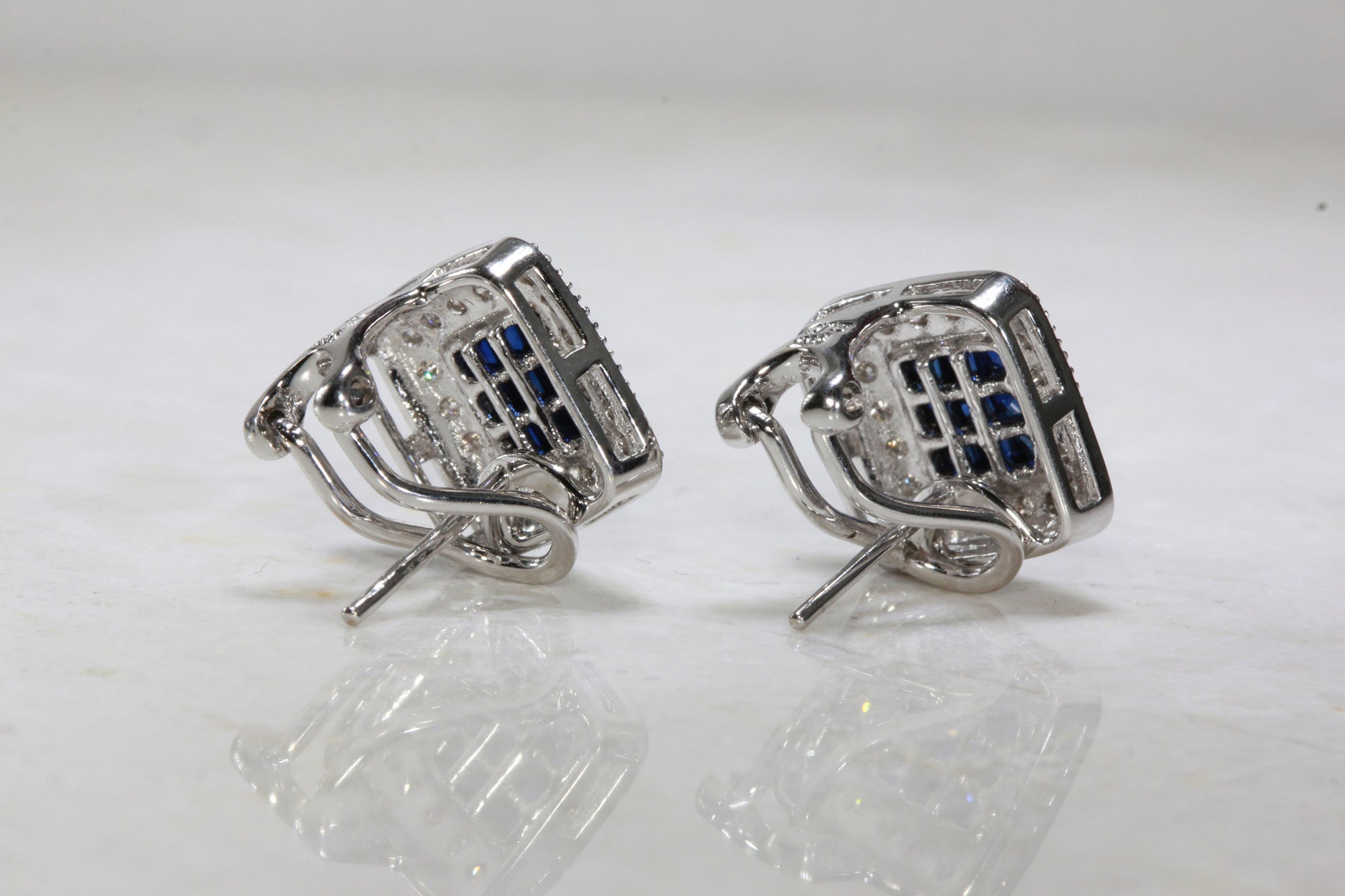 BLUE SAPPHIRE DIAMOND SQUARE HALO EARRINGS IN 14k WHITE GOLD SETTING