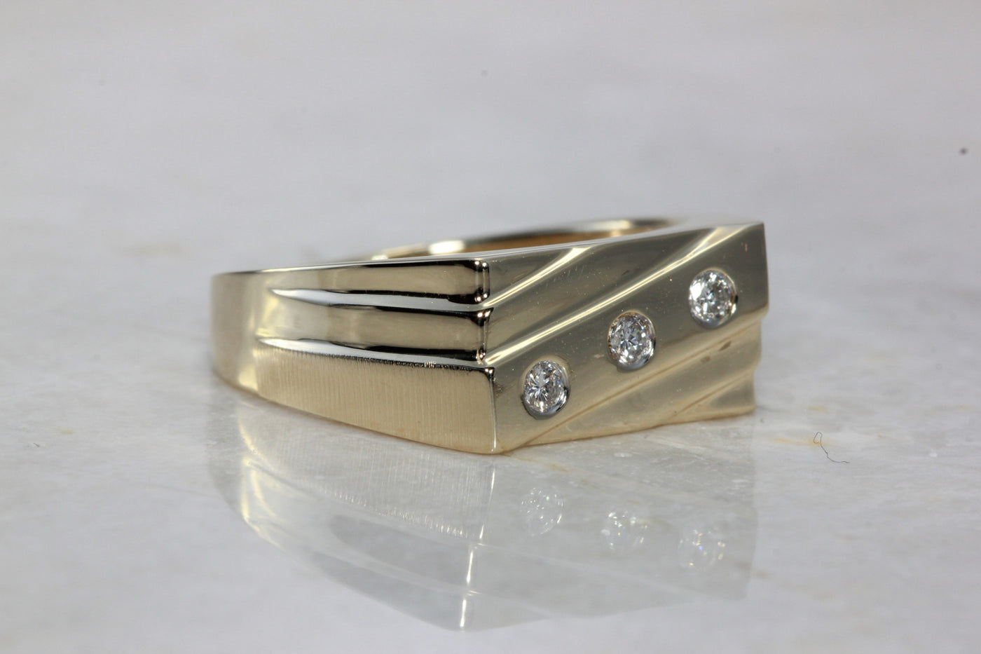 14k YELLOW GOLD MENS THREE STONE DIAMOND RING