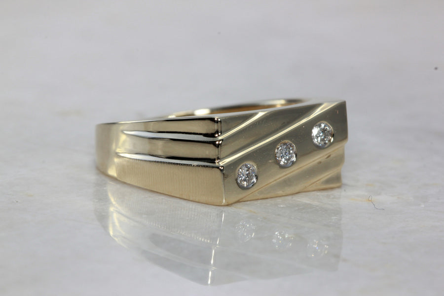 14k YELLOW GOLD MENS THREE STONE DIAMOND RING
