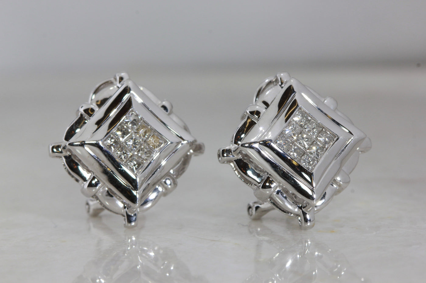 SQUARE SHAPE 14k WHITE GOLD INVISIBLE SETTING DIAMONDS EARRINGS