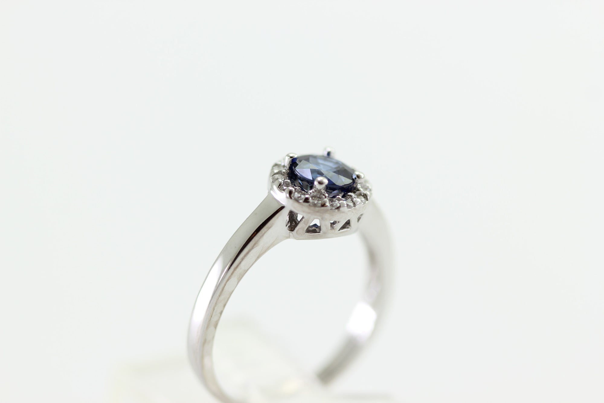 CYLINE SAPPHIRE DIAMOND HALO SET IN 14k WHITE GOLD RING