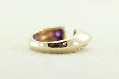 MODERN 14K YELLOW GOLD AMETHYST AND DIAMOND SPLIT SHANK RING